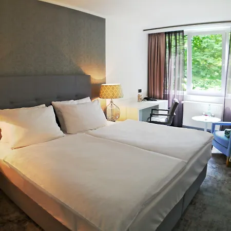 מלון Parkhotel Fritz Am Brunnen שוולם