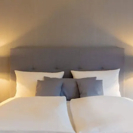 Parkhotel Fritz Am Brunnen מלון שוולם